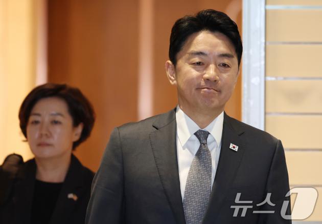 강훈식 샌즈 카지노 사이트비서실 비서실장이 24일 오전 인천공항에서 한미정상회담을 위해 출국하고 있다. 2025.8.24/뉴스1 ⓒ News1 김명섭 기자