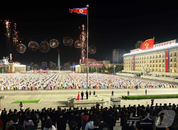 북한이 정권 바카라사이트 77주년을 맞아 국기게양식을 하고 있다.(사진=노동신문/뉴스1)