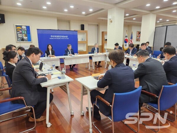 조현 온라인 슬롯부 장관이 미국 진출 우리 기업과 간담회를 가졌다(사진=온라인 슬롯부)
