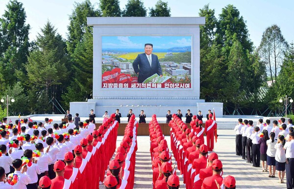 북한에서 김정은 총비서에 대한 '충성의 편지' 채택 군중대회를 열고 있다.(사진=노동신문/뉴스1)