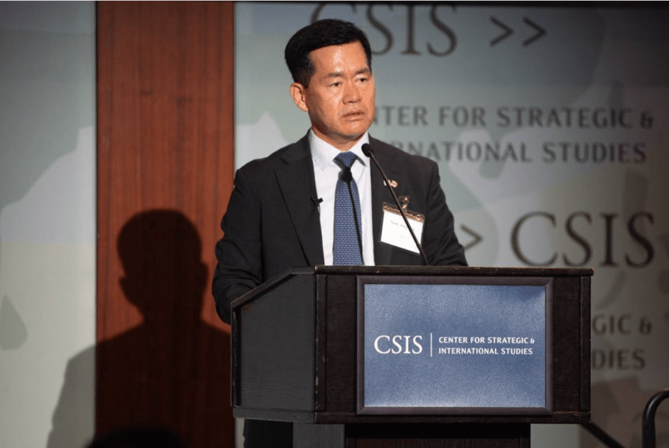 석종건 방위사업청장이 17일(현지시각) 미국 워싱턴DC 전략국제문제연구소(CSIS)에서 열린 한미 방산카지노 게임 사이트 포럼에서 기조연설을 하고 있다.(사진=방위사업청 제공)