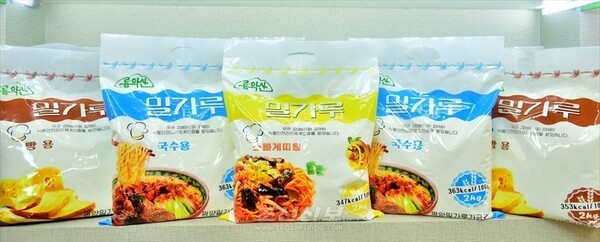 평양밀가루가공공장에서 바카라하는 제품들(사진=조선신보)
