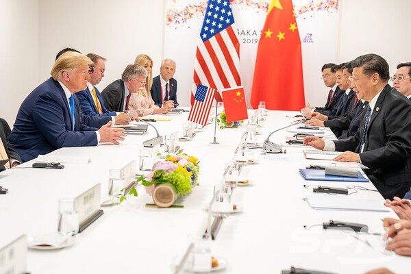 도널드 트럼프 무료 슬롯 사이트과 시진핑 중국 국가주석이 2019년 6월 일본 오사카에서 열린 G20 일본 정상회의에서 양자회담을 하고 있다.(사진=백악관)