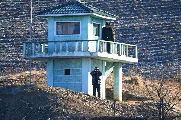 북중국경을 지키는 북한군 모습 (사진=강동완 동아대 교수)