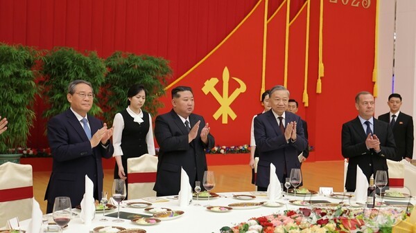 북한이 당카지노 사이트 80주년을 맞아 목란관에서 개최한 국가연회(사진=노동신문/뉴스1)