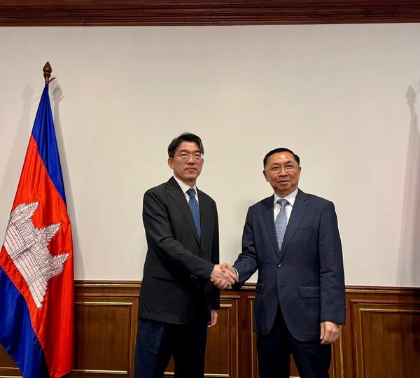 윤주석 외교부 영사안전국장과 커 비셋 파라오 슬롯 외교부 차관보(사진=외교부)