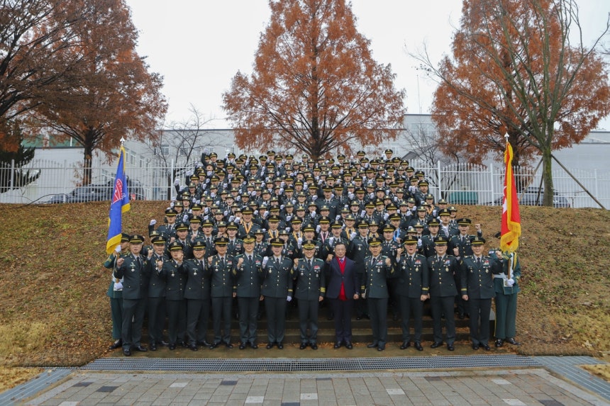 육군 전투부사관 352명 임관...국방부장관상에 김철민 하사